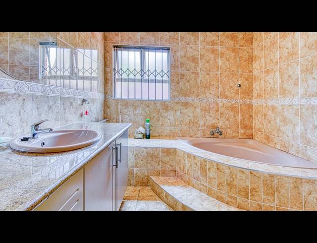 3 BEDROOM HOUSE FOR SALE IN GLENVISTA